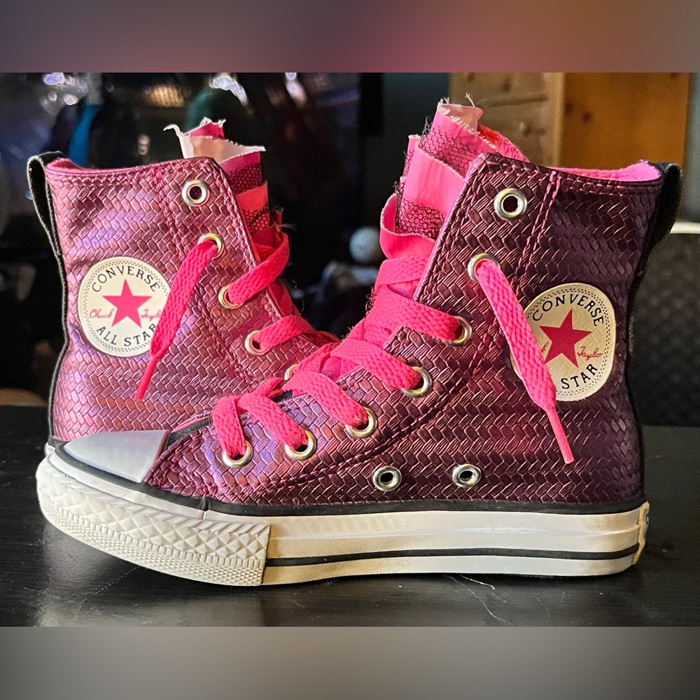 Converse All Star Chuck Taylor High Top Pink Weave size 11 youth gently used